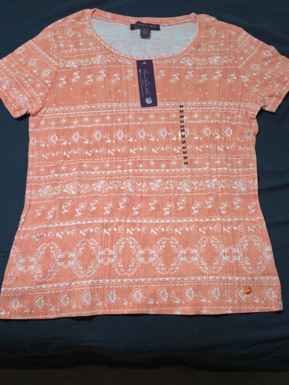 NWT-Size MediumGloria Vanderbilt Short Sleeve Crewneck Top w/ White Floral Motif